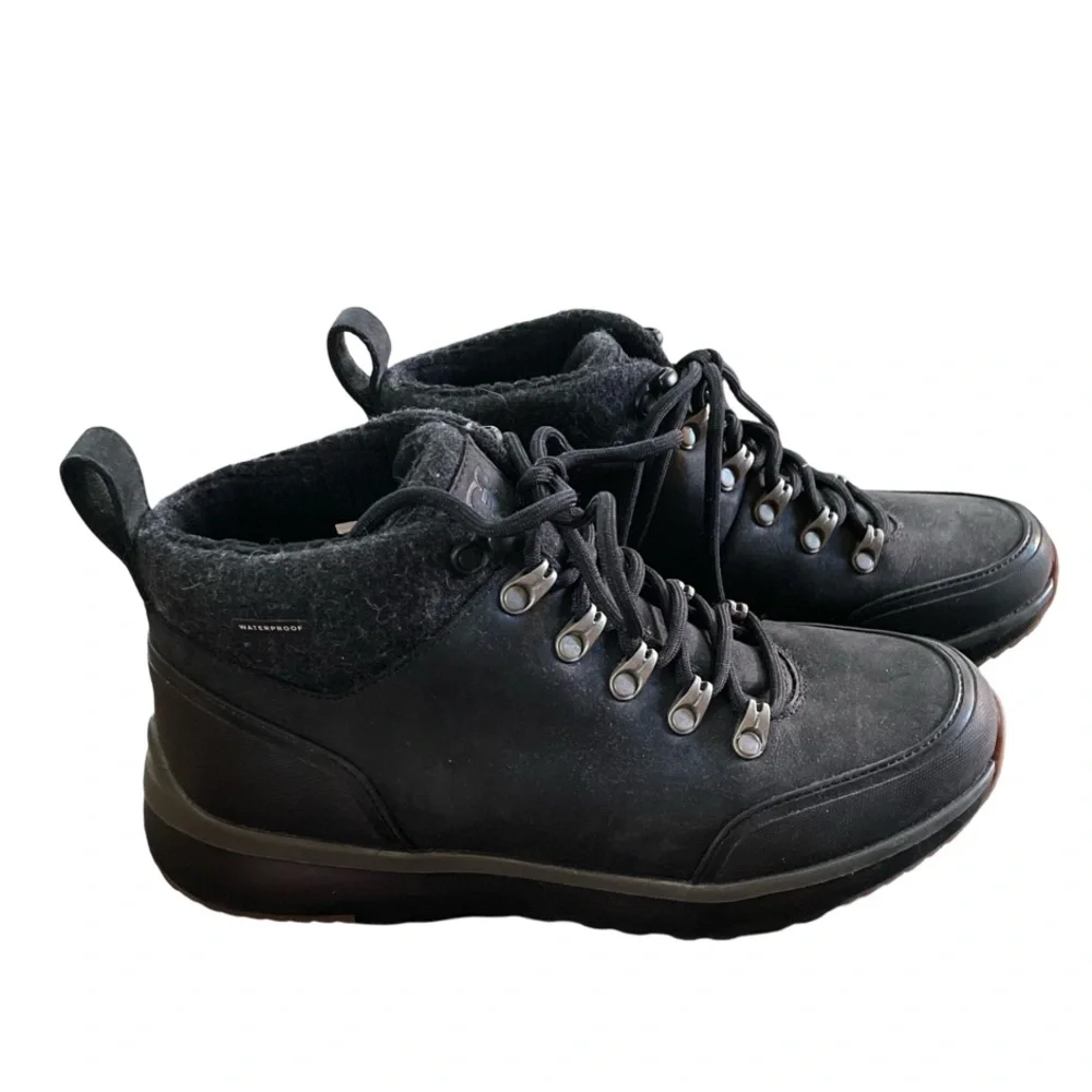 Men Ugg Olivert Waterproof Hiking Boots Size 7 black leather wool fleece lace up